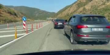 Trafik i rënduar në Rrugën e Kombit, largimi i turistëve nga Kosova krijon radhë kilometrike