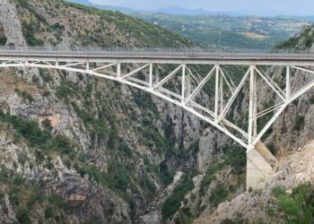 U hodh nga Ura në Klos, 35 vjeçari i dërgoi mesazh bashkëshortes para vendimit ekstrem