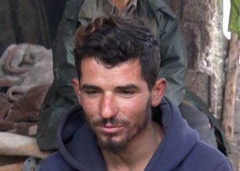 Goditi me tullë policen në Kamëz dhe e la pa ndjenja, habit i riu: Ashtu ma dha truri dhe ashtu bëra