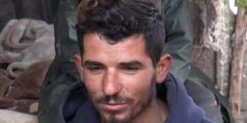 Goditi me tullë policen në Kamëz dhe e la pa ndjenja, habit i riu: Ashtu ma dha truri dhe ashtu bëra