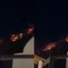 Zjarri në Malin e Çikës, flakët afrohen kërcënueshëm drejt fshatit turistik të Dhërmiut