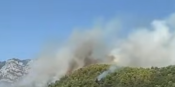 Riaktivizohet zjarri në Krujë, flakët pranë depove të eksplozivit në Zidonë`