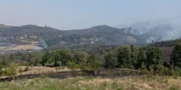 Nga zjarri në Priskë, ndërpritet energjia elektrike dhe furnizimi me ujë për zonën Lundrës