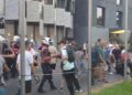 Përplasje me policët para Kuvendit, tërhiqen zvarrë protestuesit, FNSH i bashkohet ‘Shqiponjave’