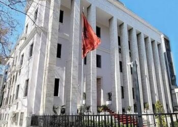 “Afati ka përfunduar”/ Kryetarët e gjykatave kërkojnë pagat: Vendimi i Kushtetueses duhet zbatuar