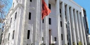 “Afati ka përfunduar”/ Kryetarët e gjykatave kërkojnë pagat: Vendimi i Kushtetueses duhet zbatuar