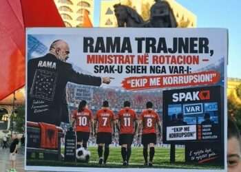 “Rama trajner, ekip me korrupsion”/ Parullat pikante nga dita e 106-të e protestës qytetare në Tiranë