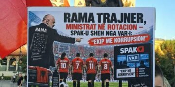 “Rama trajner, ekip me korrupsion”/ Parullat pikante nga dita e 106-të e protestës qytetare në Tiranë