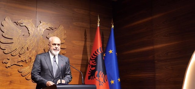 Arrestimi i shefes së SHISH, Rama i del në mbrojtje ish-vartëses së tij: Ishte masë ekstreme