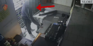 Arrestohet i riu që vodhi kasën e një supermarketi në Vlorë