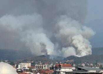 Zjarr në qarkun e Shkodrës, flakët përhapen me shpejtësi