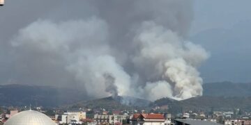 Zjarr në qarkun e Shkodrës, flakët përhapen me shpejtësi