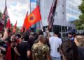 Protestuesit gjuajnë me gurë selinë e Qeverisë pas vendimit për ish-krerët e UÇK-së