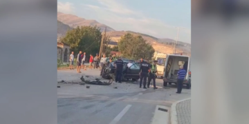 Dy të plagosur në  rrugën Kuçovë-Berat, transportohen në spital