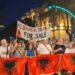 Qytetarët marshojnë drejt kryeministrisë: Shqipëria kërkon revolucion