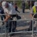 Sot seanca e parë plenare, policia “blindon” me gardh metalik rrugën që të çon te Kuvendi