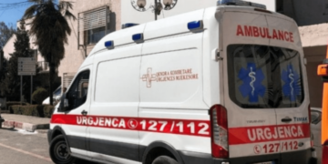 Aksident i rëndë në Dibër, plagosen 5 persona, 4 prej tyre nisen drejt Tiranës