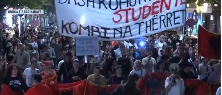 “Nesër më shumë”, mbyllet tubimi i 114-të, thirrjet e protestuesve: Ju erdhi fundi!