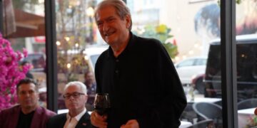 Berisha me përfaqësuesit e Diasporës në SHBA: Në 10 vitet e fundit, 46% e shqiptarëve janë larguar nga regjimi i drogës