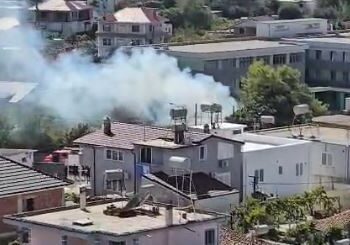 Digjet një shtëpi në Fushë-Krujë, flakët shkrumbojnë çatinë