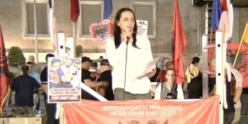 Dhuna policore, protestuesit me deklaratë të përbashkët: Efektivët tejkaluan kompetencat! Do të vijojmë bllokimin