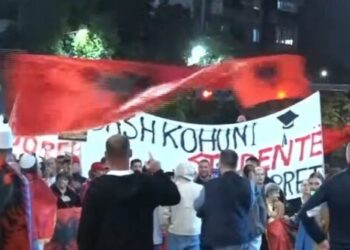 Mbyllet protesta e 118-të, qytetarët përsërisin thirrjen: Nesër më shumë!