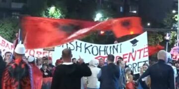 Mbyllet protesta e 118-të, qytetarët përsërisin thirrjen: Nesër më shumë!
