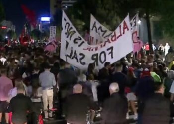Me thirrjet “Arrestoni Ramën dhe Ballukun!” mbyllet dita e 120 e protestës