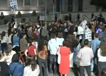 “Nesër më shumë”/ Mbyllet protesta e 122: Pa rini nuk ka Shqipëri