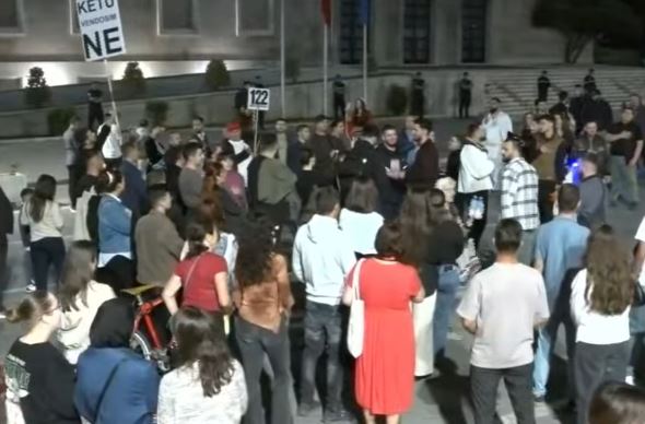 “Nesër më shumë”/ Mbyllet protesta e 122: Pa rini nuk ka Shqipëri