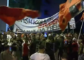 “Erdhën studentët”/ Protestuesit mbushin Qytetin Studenti: Kombi na thërret! Rama, jepe dorëheqjen!