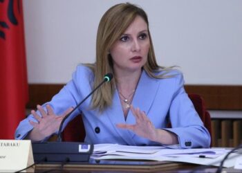 “Konflikti i pronës në Vlorë, pasojë e kaosit shtetëror”/ Tabaku: Rama, përgjegjës për dy lejet mbi të njëjtën tokë