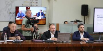 Kuvendi injoron konsultimet publike, fut në shqyrtim Reformën Territoriale