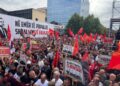 Mesazhet e qytetarëve përmes pankartave në Kosovë: Kur preket UÇK-ja, ngrihemi të gjithë