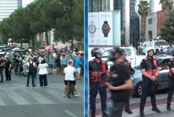 Deputetët e bllokuar në Kuvend, Policia tenton të lirojë aksin, turma zhvendoset tek Ministria e Brendshme