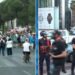 Deputetët e bllokuar në Kuvend, Policia tenton të lirojë aksin, turma zhvendoset tek Ministria e Brendshme