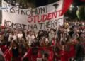 “Ju erdhi fundi!”-Protesta e 115-të, qytetarët nisin marshimin me thirrjet: Dorëheqje! Studentët po bëjnë revolucion