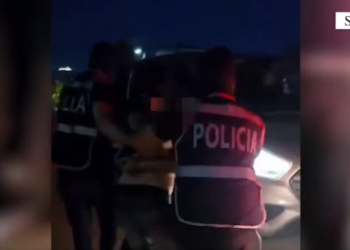 Operacioni “Vjeshta” në Sarandë/ 20 të arrestuar, sekuestrohen kokainë, kanabis dhe 2 pistoleta