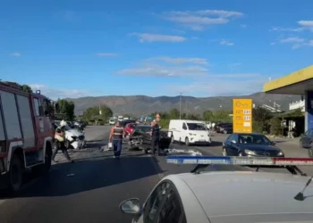 Disa të plagosur nga aksidenti i tri makinave në superstradën Lezhë-Shkodër