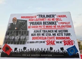 Parullat në protestën e 109 kundër Ramës: Rruga jote të çon në SPAK dhe në burg