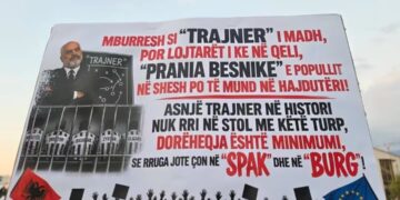 Parullat në protestën e 109 kundër Ramës: Rruga jote të çon në SPAK dhe në burg