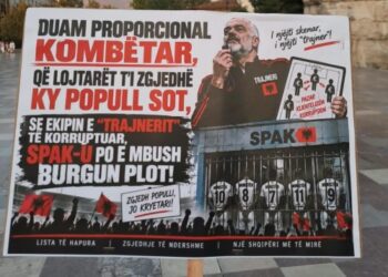 Mesazhet në pankarta, protestuesit kërkojnë ndryshimin e Kodit Zgjedhor