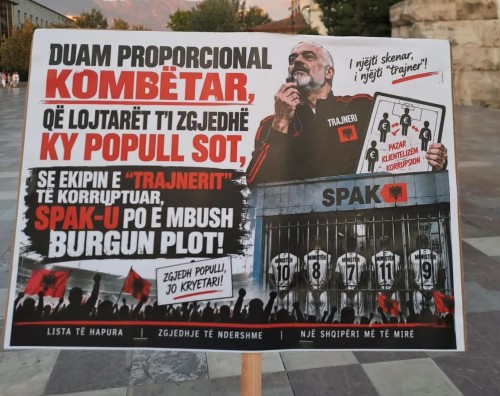Mesazhet në pankarta, protestuesit kërkojnë ndryshimin e Kodit Zgjedhor