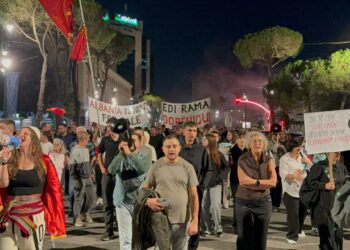 “Arrestoni Ramën”/ Mbyllet protesta e 123, kërkesa e panegociueshme: Jep dorëheqjen!
