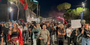 “Arrestoni Ramën”/ Mbyllet protesta e 123, kërkesa e panegociueshme: Jep dorëheqjen!