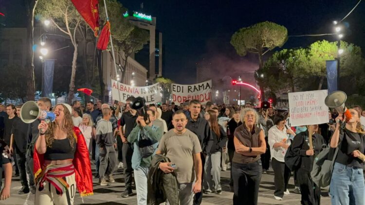 “Arrestoni Ramën”/ Mbyllet protesta e 123, kërkesa e panegociueshme: Jep dorëheqjen!