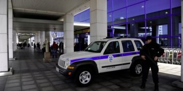 Kapen 100 kilogramë kokainë në aeroportin e Athinës, arrestohen katër shqiptarë