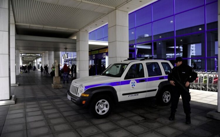 Kapen 100 kilogramë kokainë në aeroportin e Athinës, arrestohen katër shqiptarë