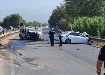 Aksident në Vorë-Fushë Krujë! Dy makina përplasen kokë më kokë, dyshohet se një person ka humbur jetën