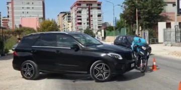 Aksident në Fier-Patos, motoristi i picave mbetet i plagosur pasi u përplas nga një automjet